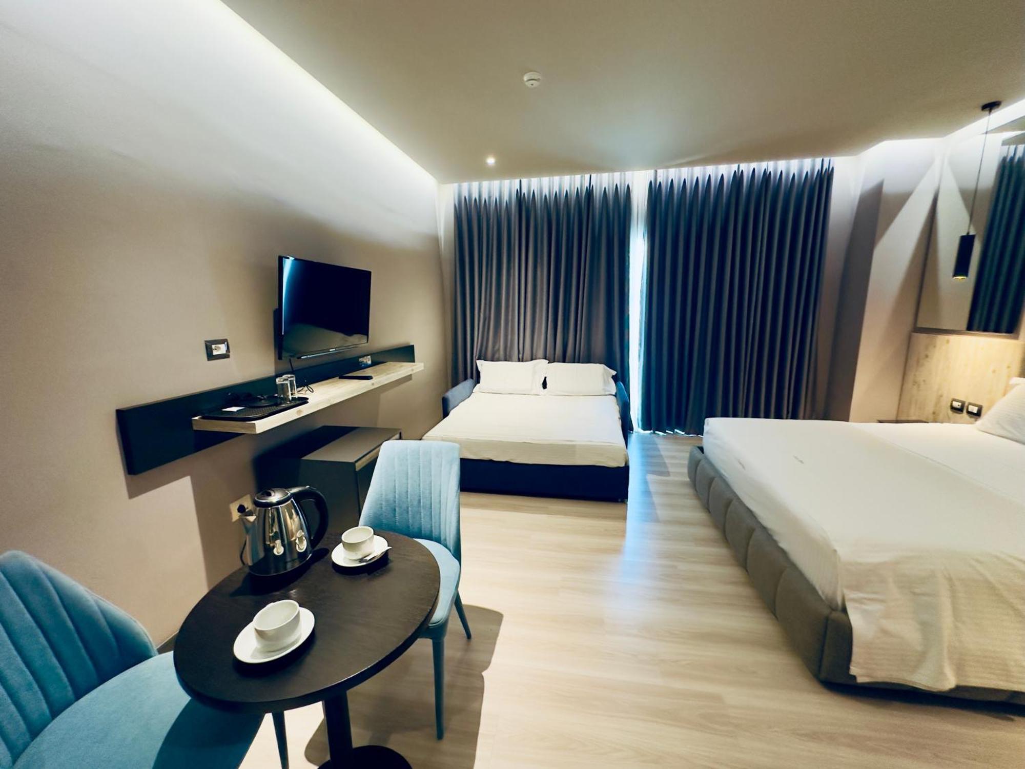 Hotel Olive Vlore Exterior photo